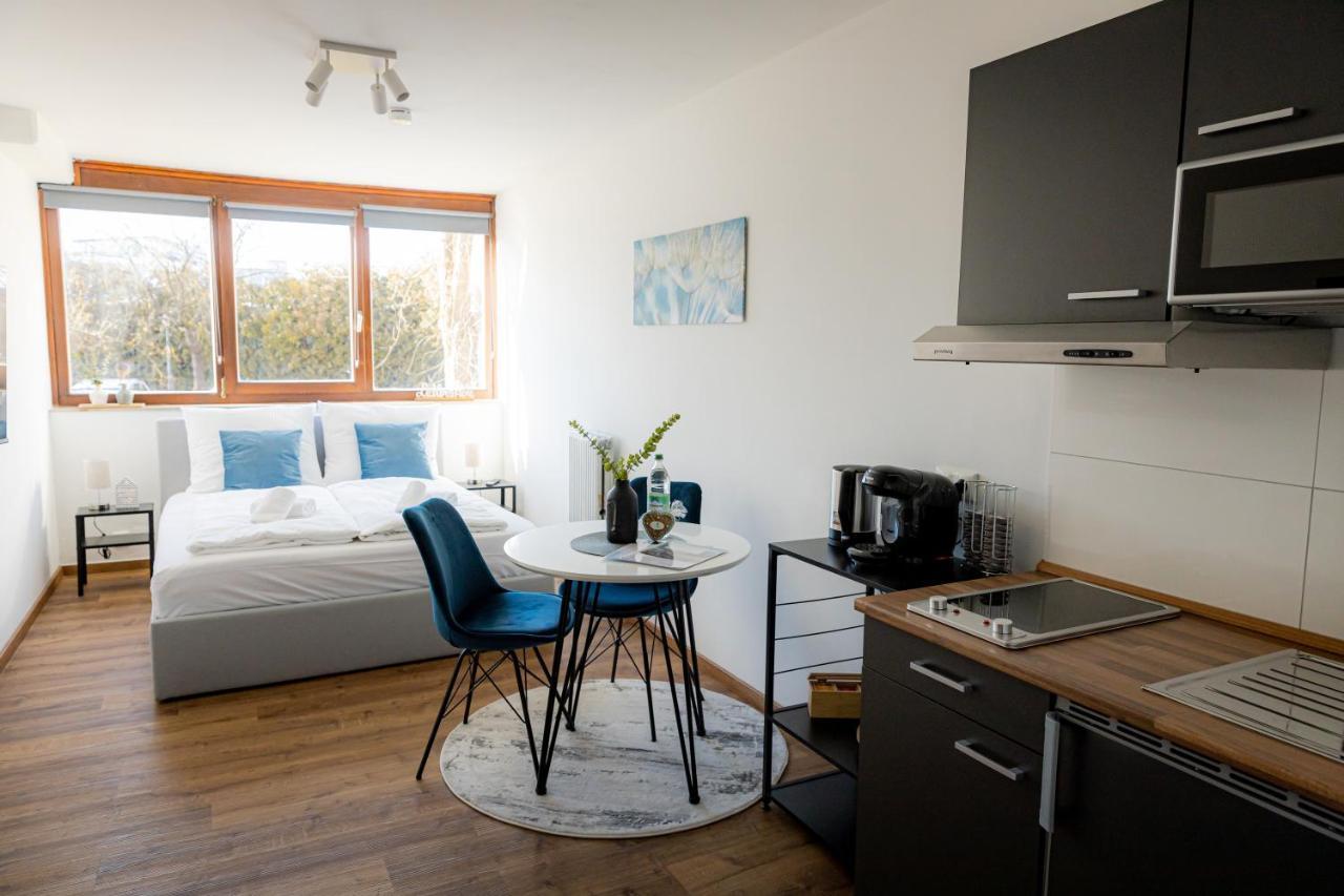 *c4s* City Queensize Bett 2 Personen 4k Smart Tv Netflix Wifi Küche Dusche Wc Smart Check In Parkplatz