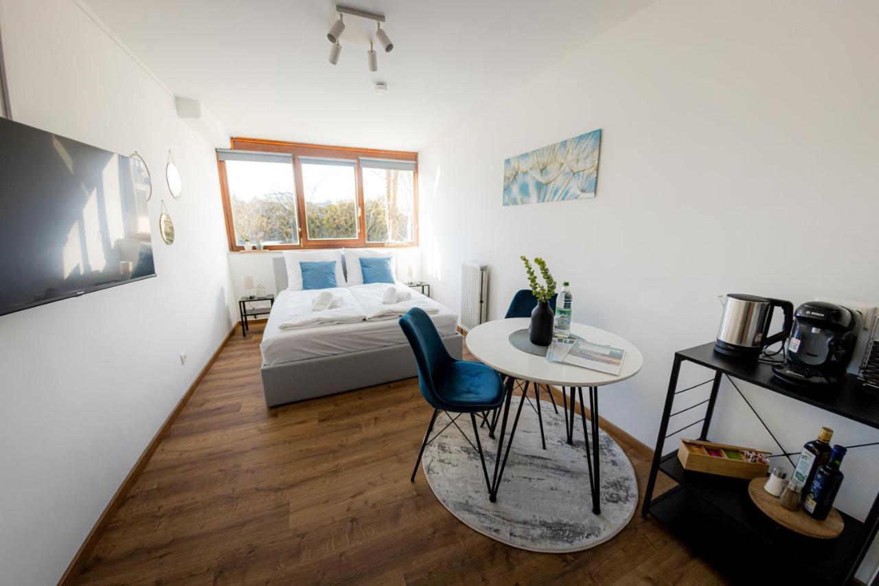 *c4s* City Queensize Bett 2 Personen 4k Smart Tv Netflix Wifi Küche Dusche Wc Smart Check In Parkplatz Apartment Passau