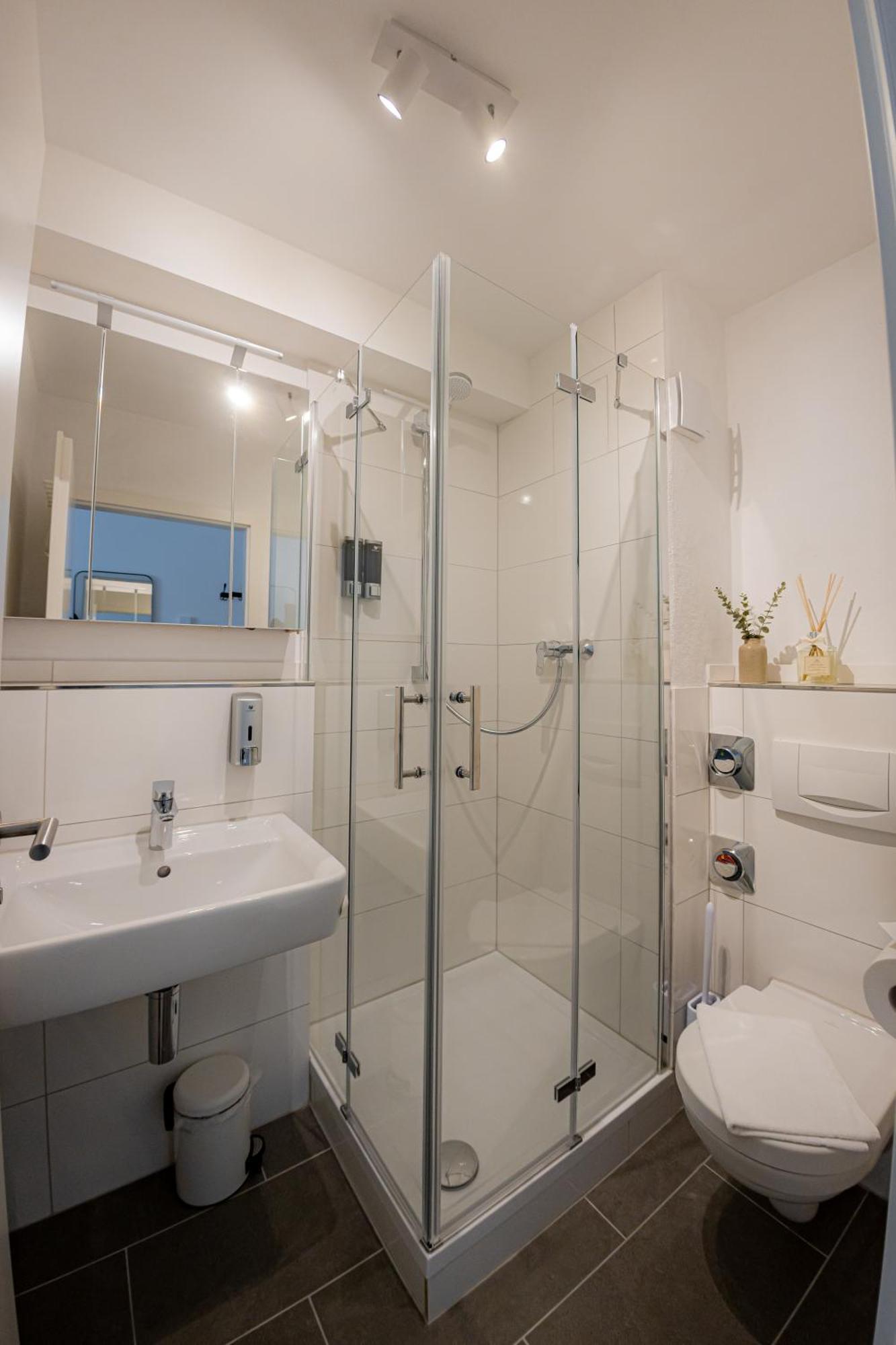 Apartment *c4s* City Queensize Bett 2 Personen 4k Smart Tv Netflix Wifi Küche Dusche Wc Smart Check In Parkplatz