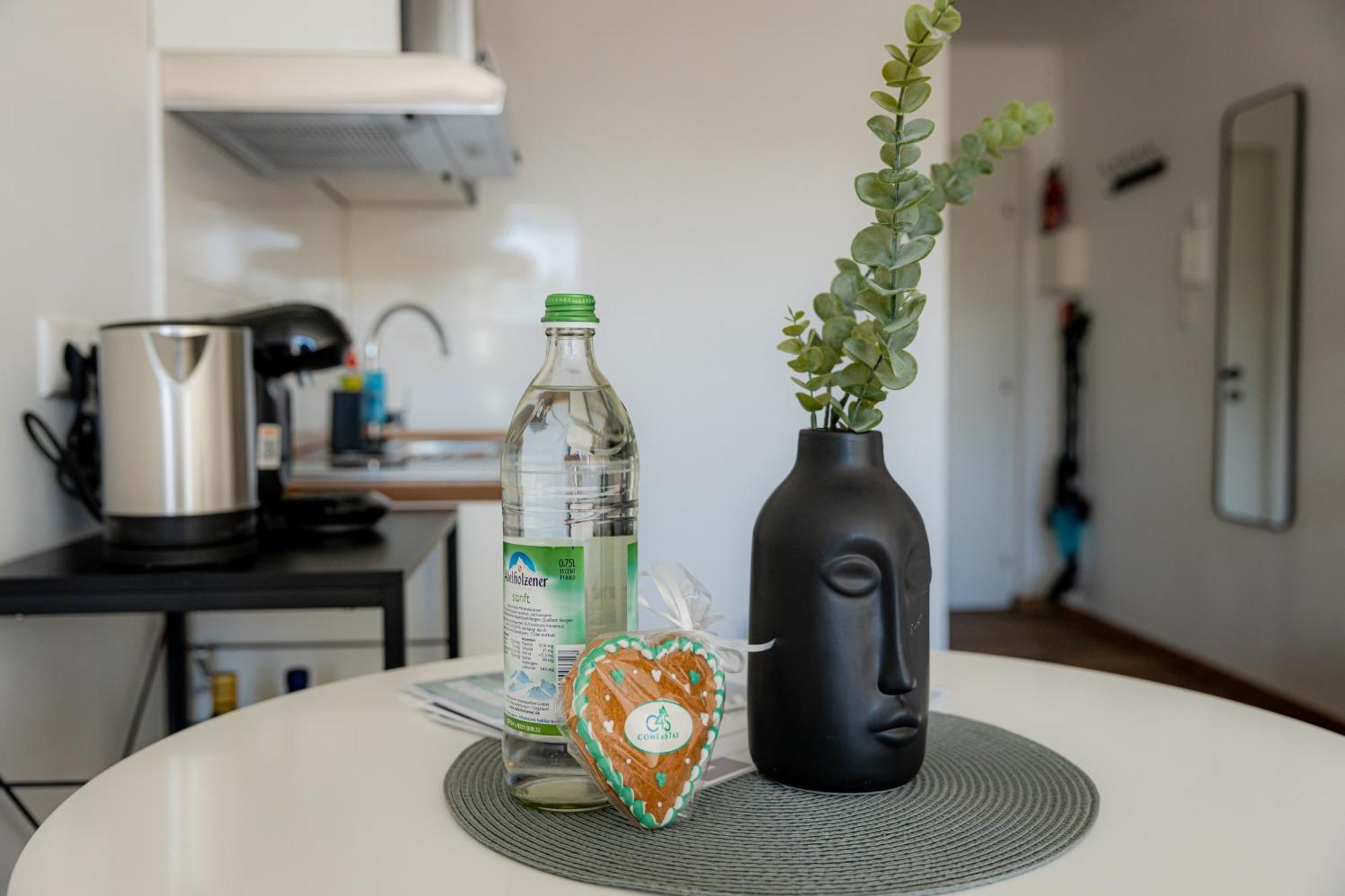 *c4s* City Queensize Bett 2 Personen 4k Smart Tv Netflix Wifi Küche Dusche Wc Smart Check In Parkplatz * Passau