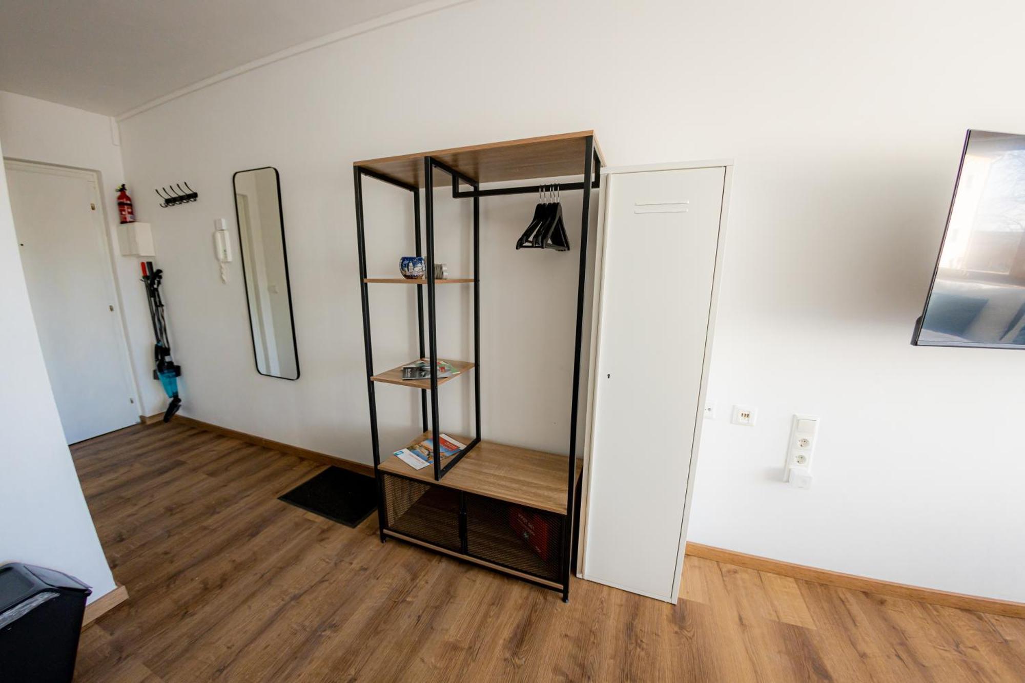 *c4s* City Queensize Bett 2 Personen 4k Smart Tv Netflix Wifi Küche Dusche Wc Smart Check In Parkplatz * Passau