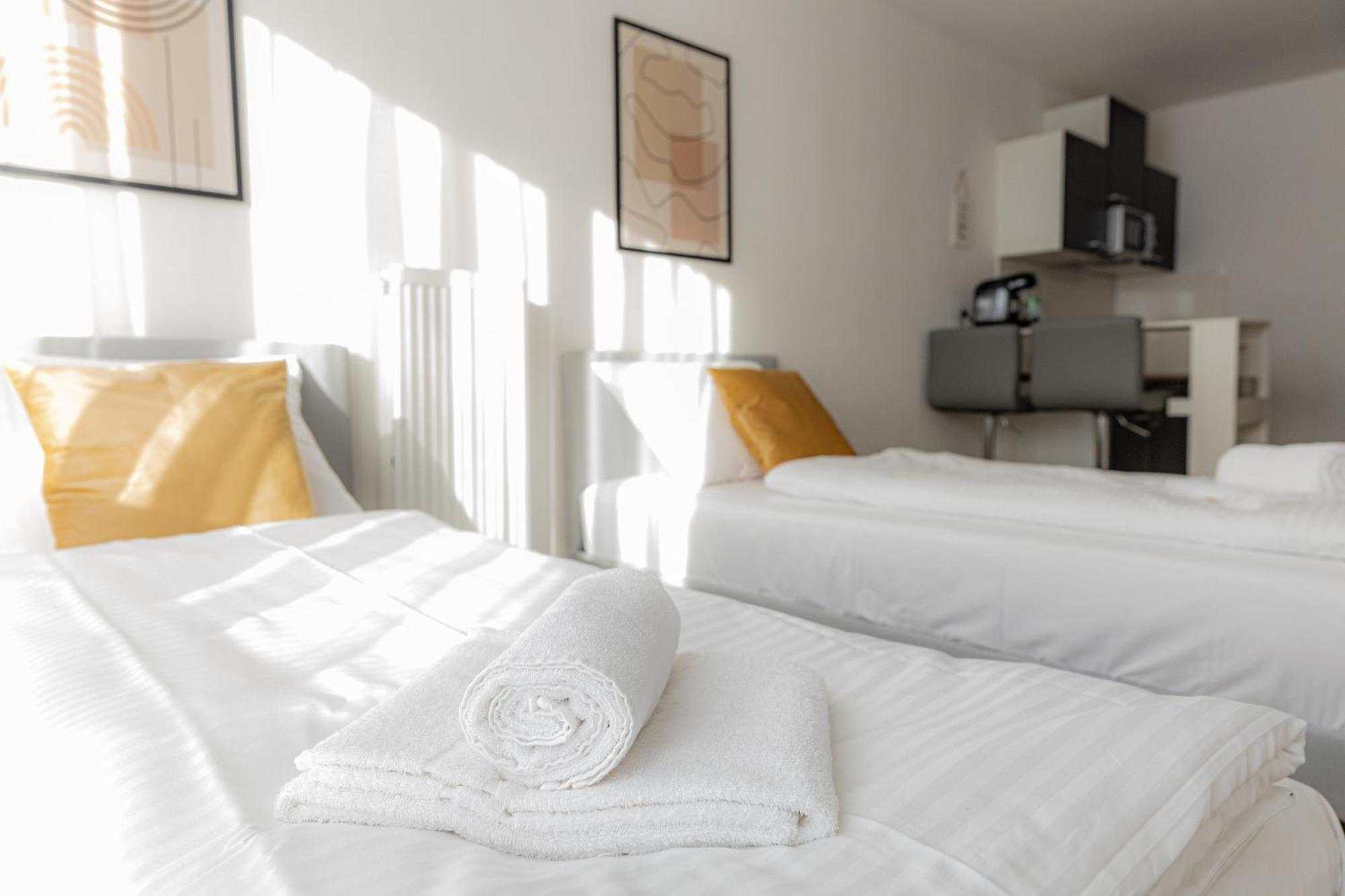 *c4s* City Queensize Bett 2 Personen 4k Smart Tv Netflix Wifi Küche Dusche Wc Smart Check In Parkplatz *