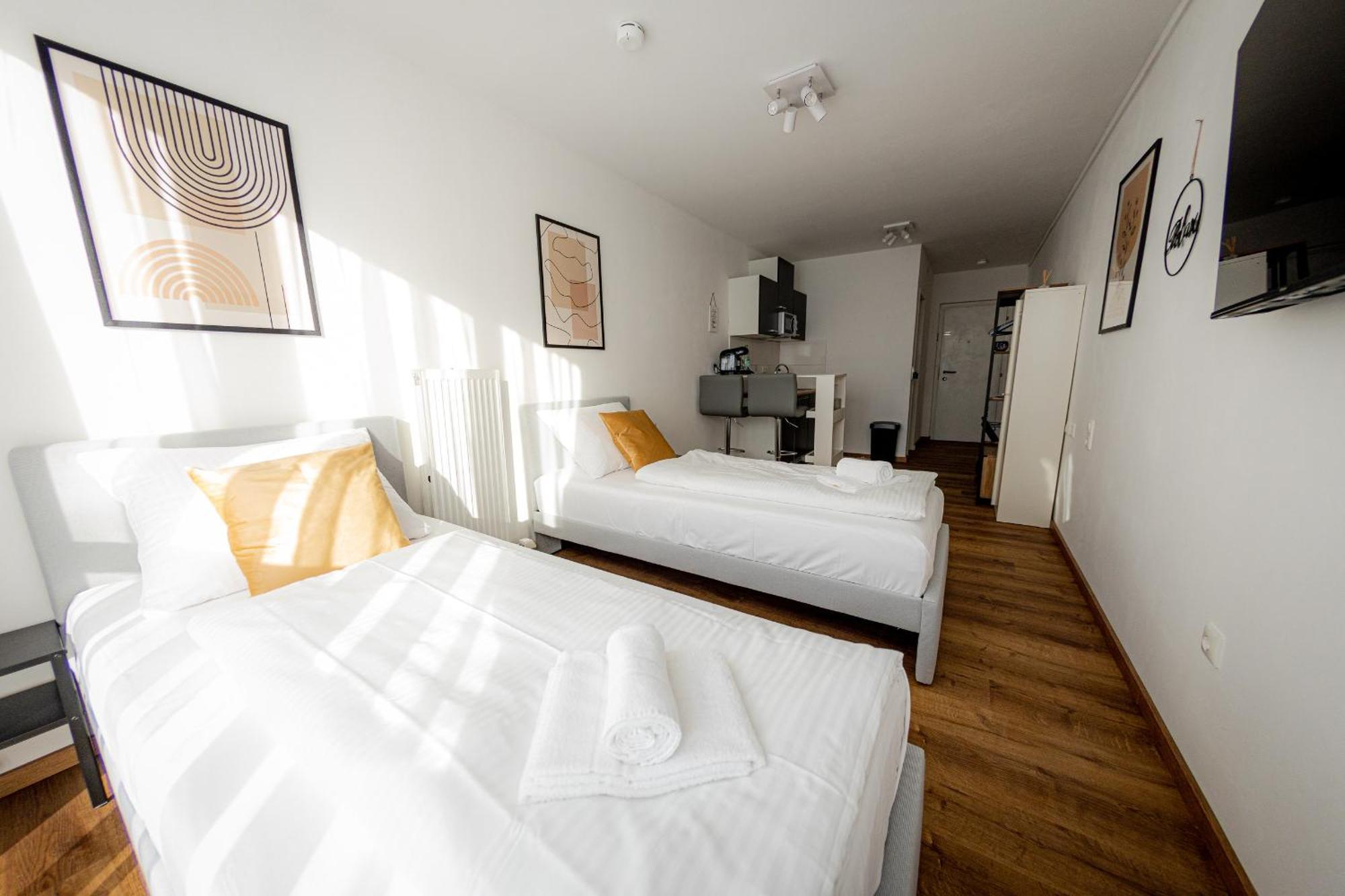 Apartment Come4stay - Holzheim I Modern I Wlan I Kueche I Parkplatz I Smarttv Mit Netflix