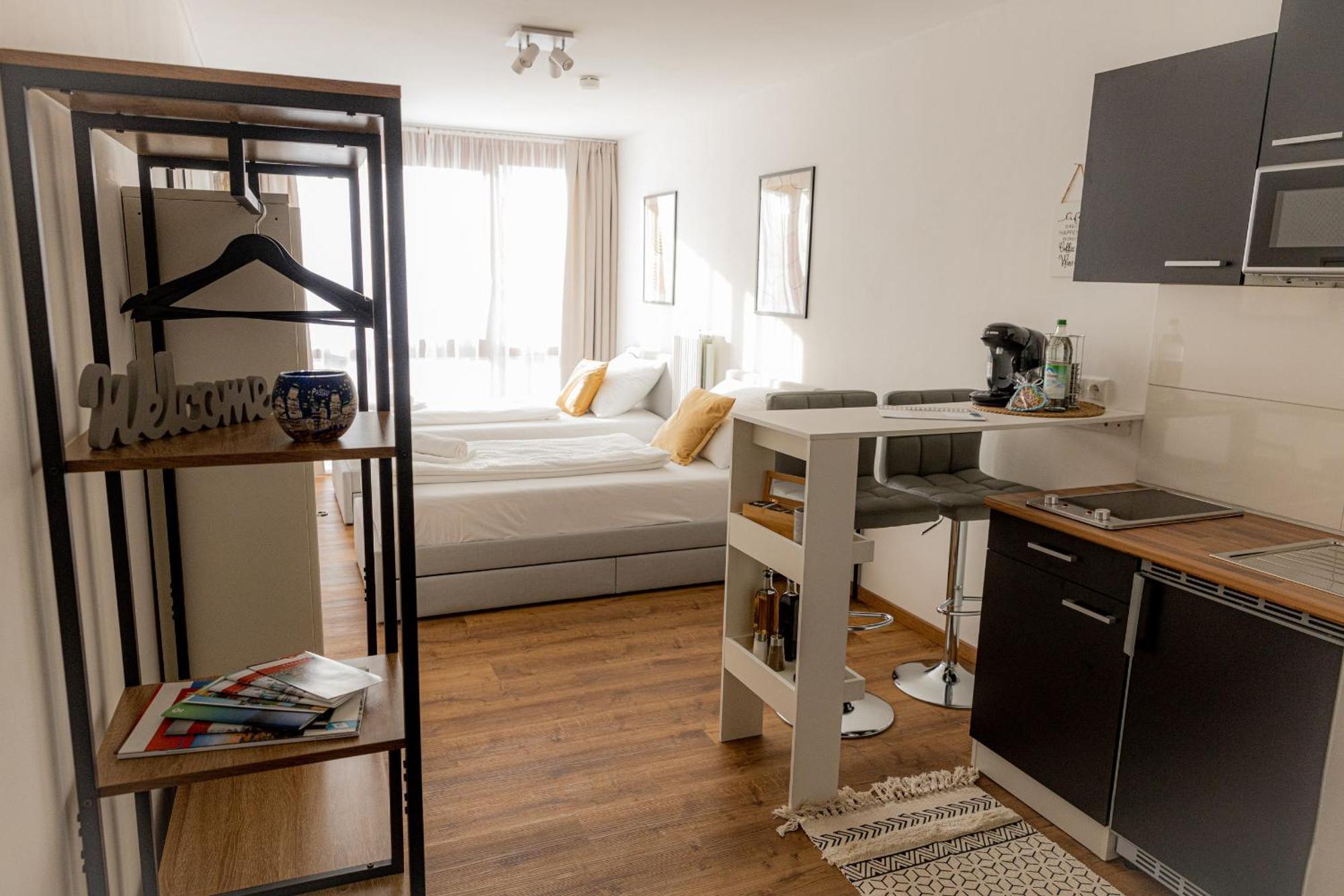 Come4stay - Holzheim I Modern I Wlan I Kueche I Parkplatz I Smarttv Mit Netflix Apartment *